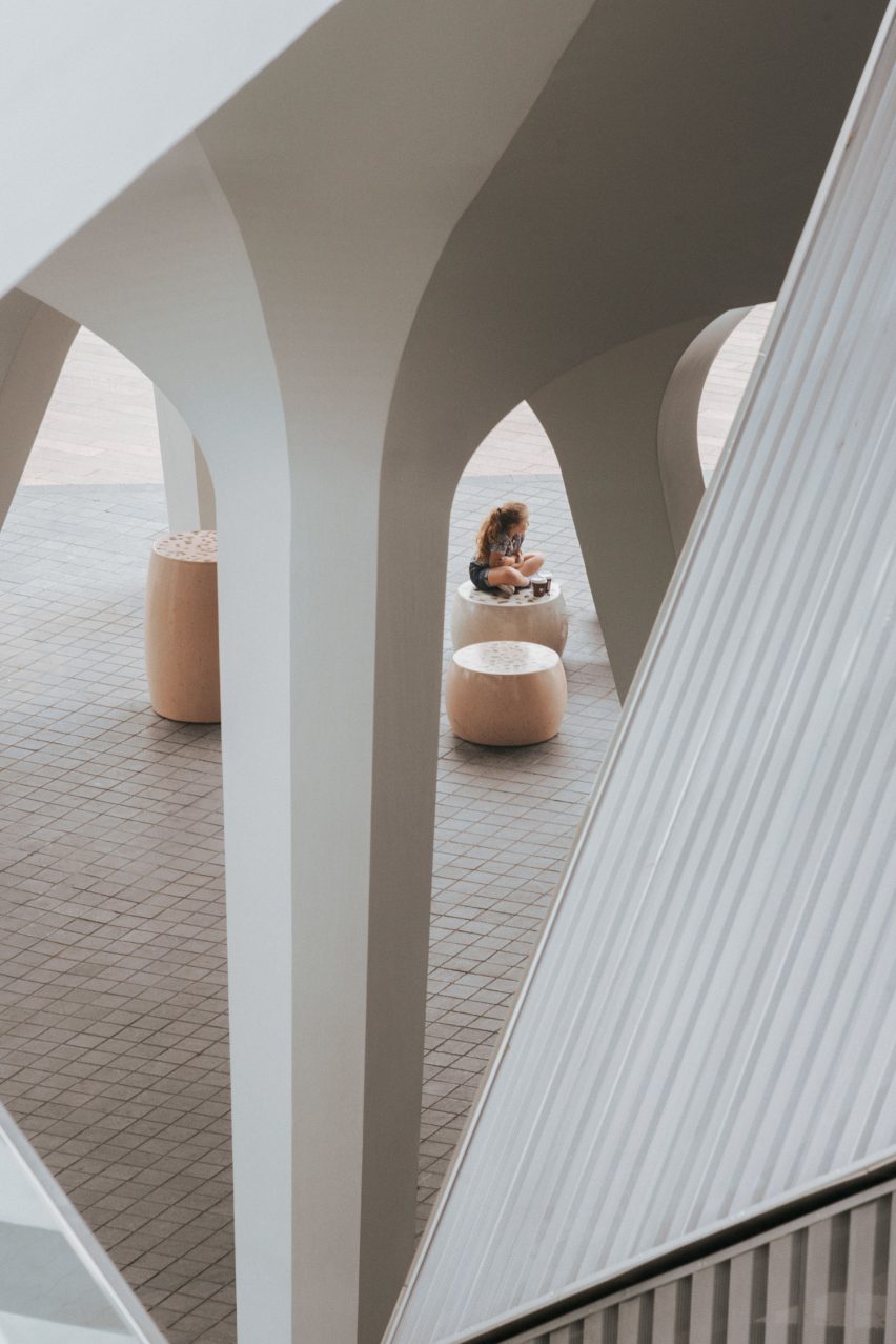 North Greenwich Sculptural Screen by Neiheiser Argyros