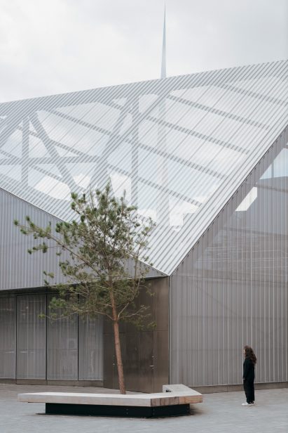 North Greenwich Sculptural Screen by Neiheiser Argyros