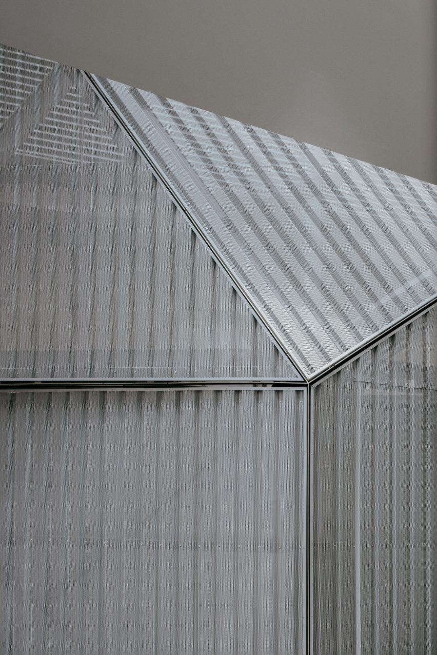North Greenwich Sculptural Screen by Neiheiser Argyros