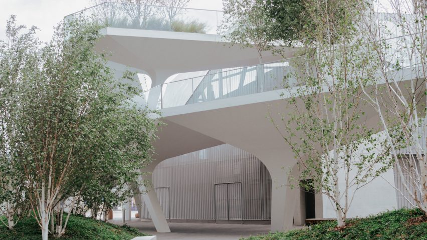 North Greenwich Sculptural Screen by Neiheiser Argyros