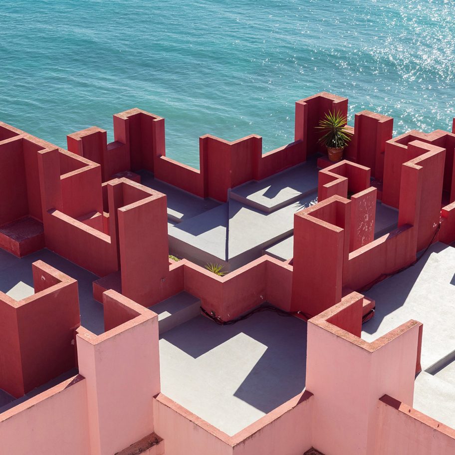 Sebastian Weiss photographs Ricardo Bofill’s “delightfully confusing” La Muralla Roja