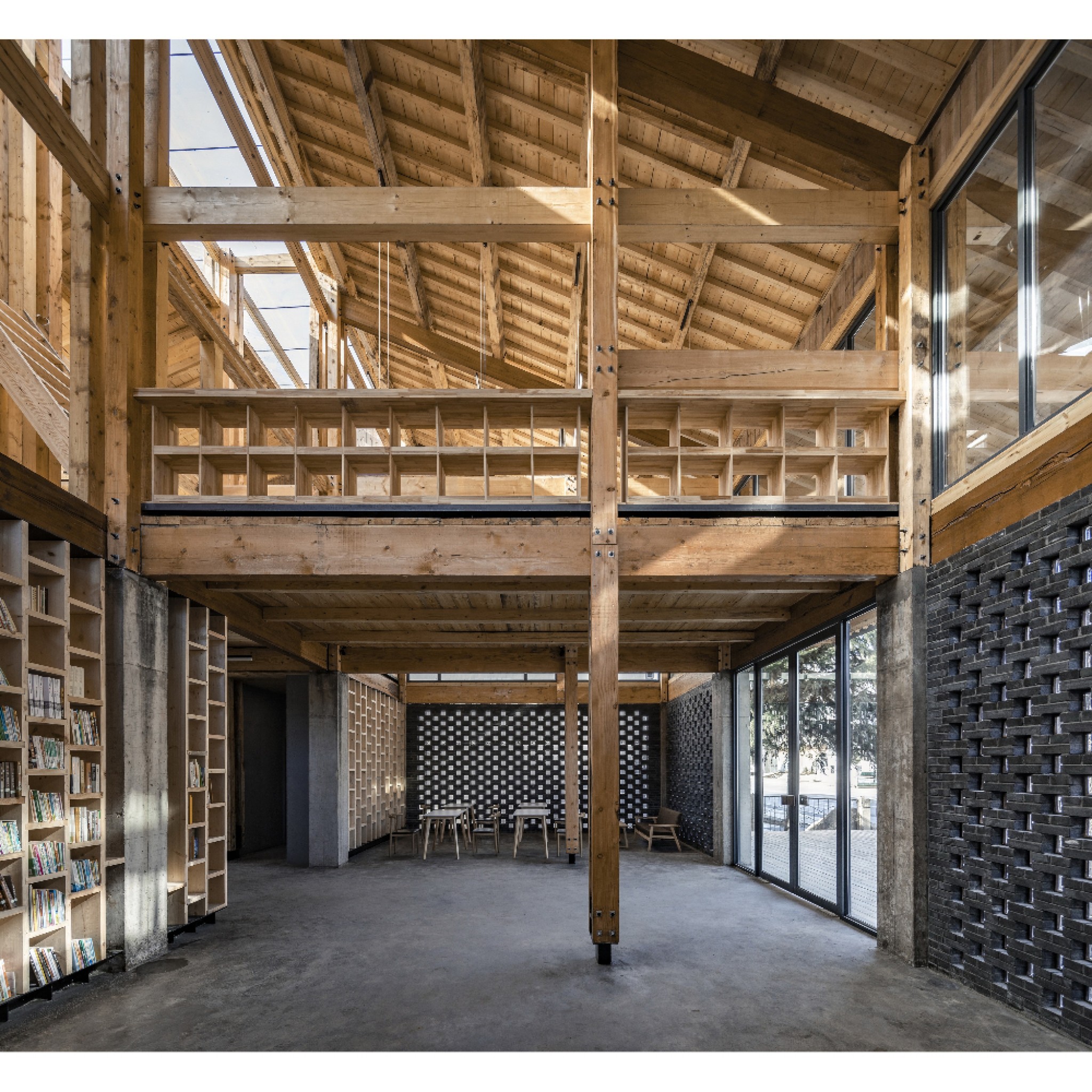 Party and Public Service Center by LUO Studio