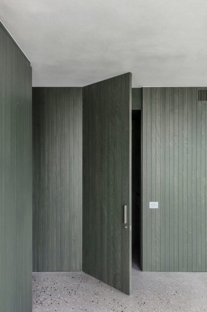 Apartment in Belgium features green joinery