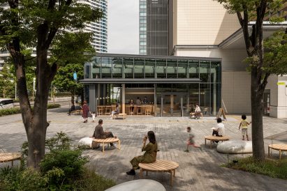 Exterior of Blue Bottle Coffee cafe in Minatomirai