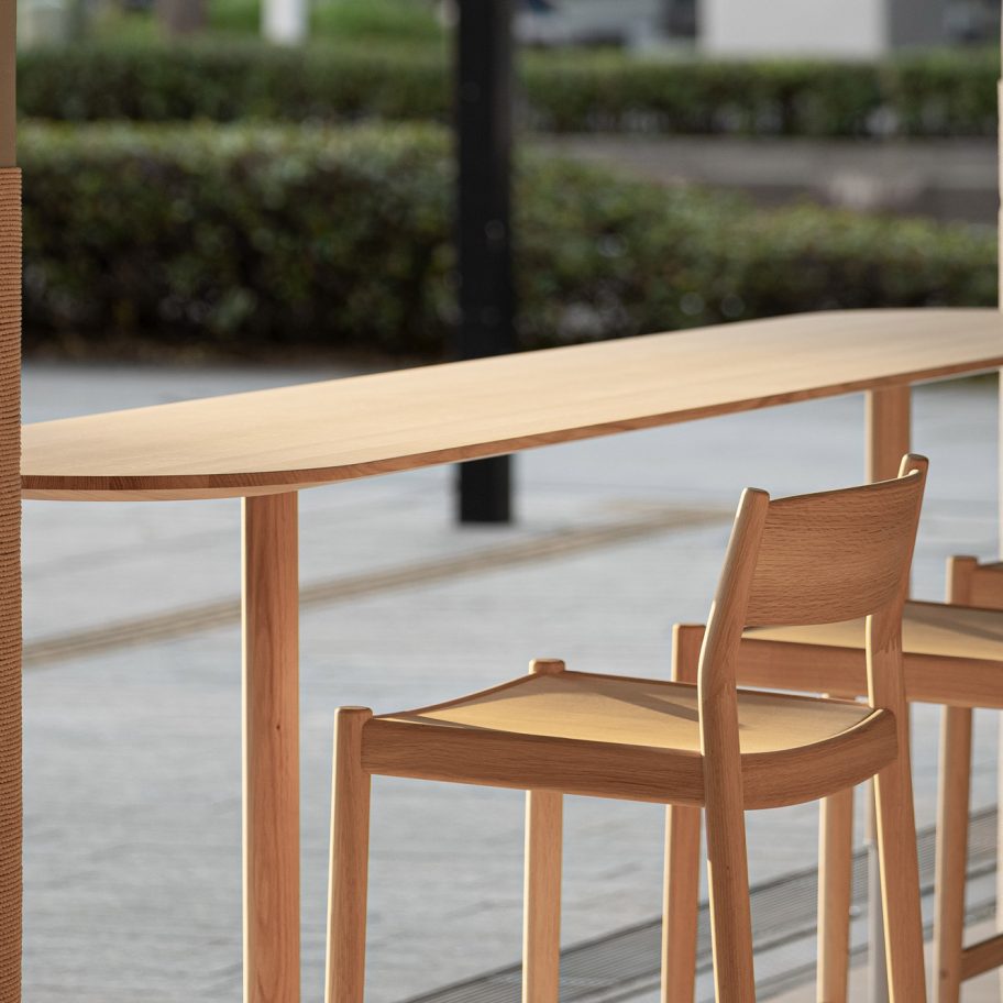 Blue Bottle Coffee cafe in Minatomirai includes chairs designed by Norm Architects