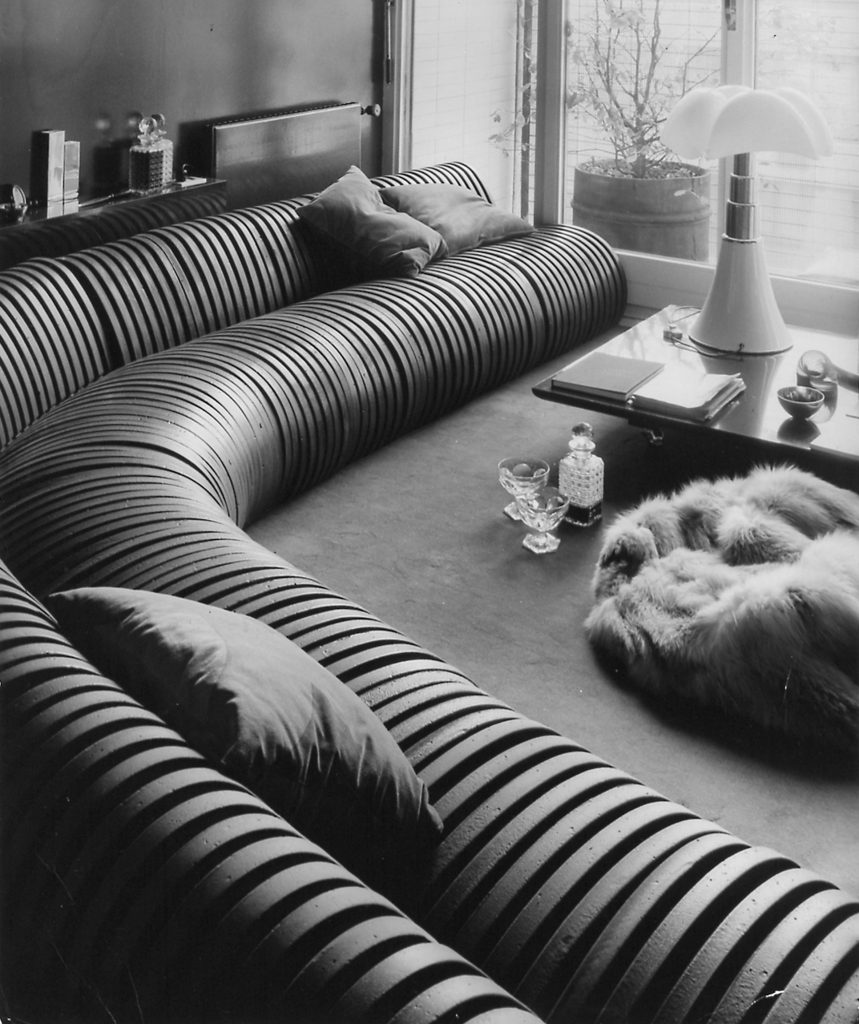 Cini Boeri's foam Serpentone sofa for Arflex