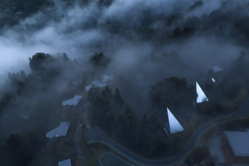 Mirrored cabins of Mountain and Cloud Cabins by Wiki World and Advanced Architecture Lab