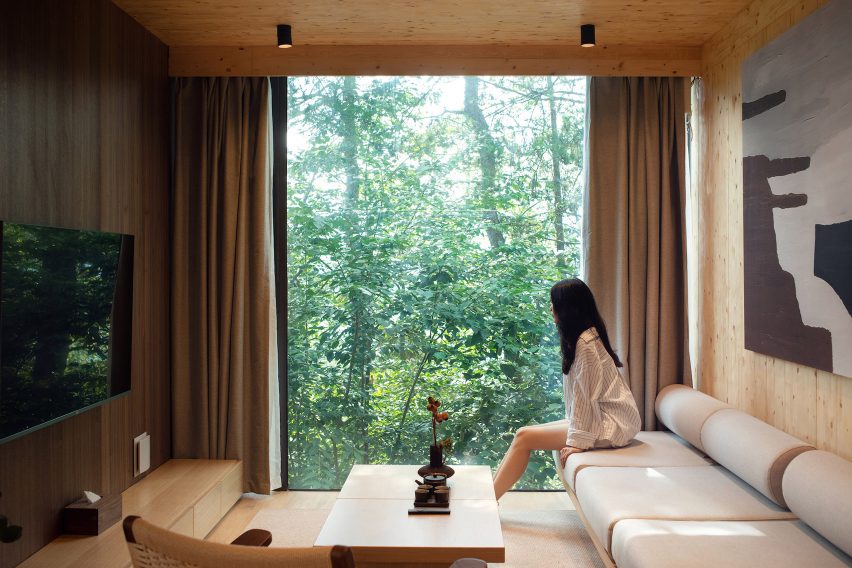 Interior views of a cabin by Wiki World and Advanced Architecture Lab