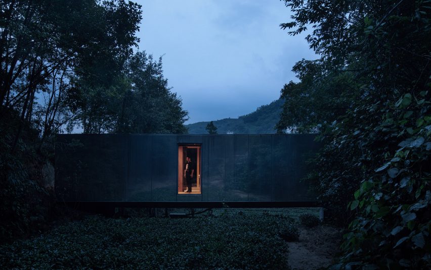 Bridge cabin for hotel Mountain and Cloud Cabins by Wiki World and Advanced Architecture Lab