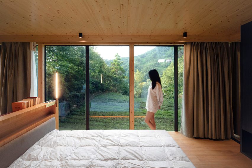 Interior views of a cabin by Wiki World and Advanced Architecture Lab