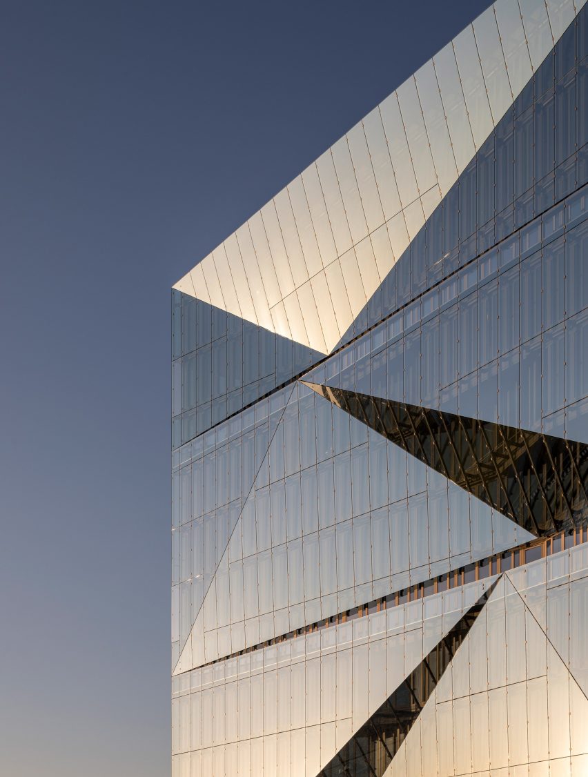 Berlin Cube office block in Washingtonplatz by 3XN