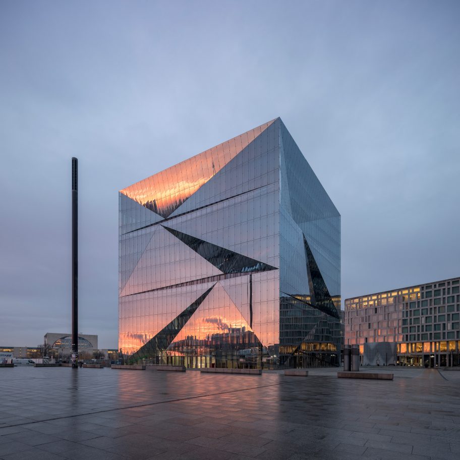 Berlin Cube office block in Washingtonplatz by 3XN