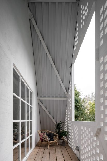 Ditton Hill House by Surman Weston in Surbiton