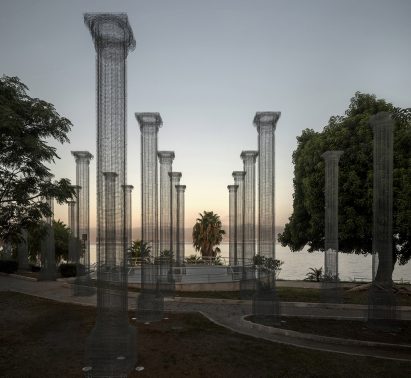 Opera installation of wire mesh columns in Reggio Calabria by Edoardo Tresoldi
