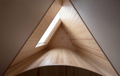 Accessible beach toilet by Rever & Drage