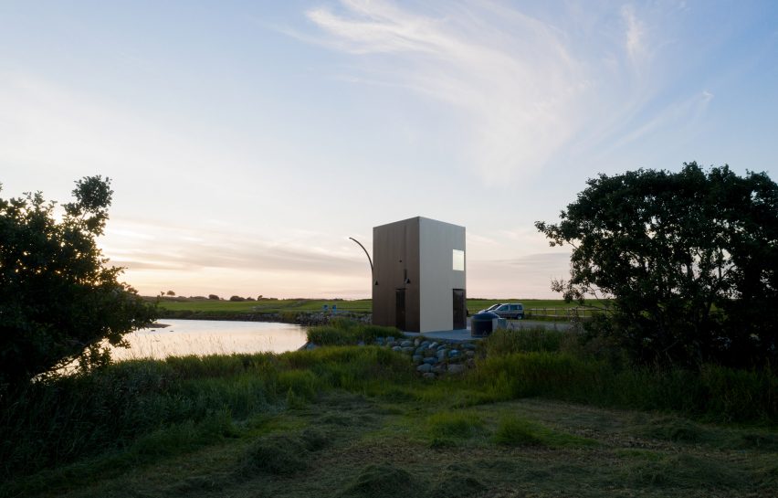 Farstadsanden beach toilet by Rever & Drage