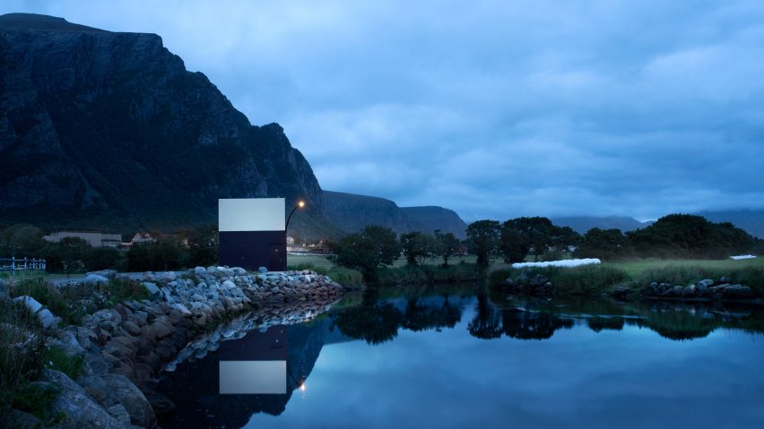 Farstadsanden beach toilet by Rever & Drage