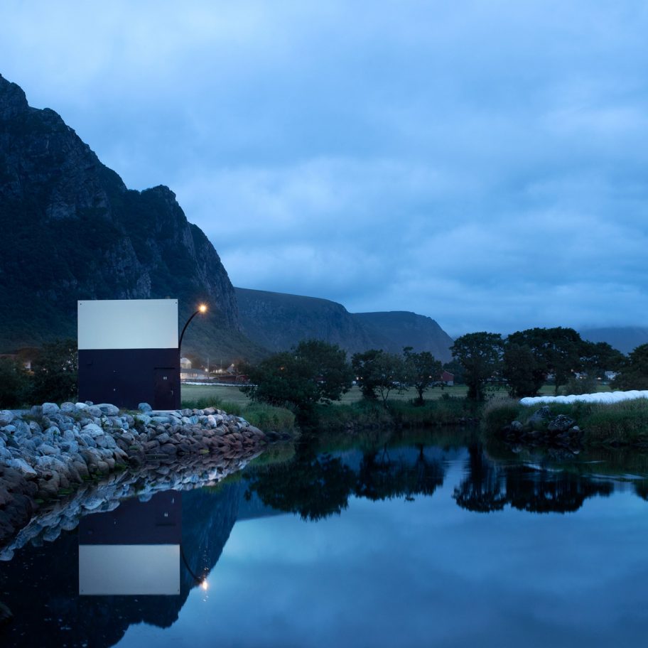 Farstadsanden beach toilet by Rever & Drage