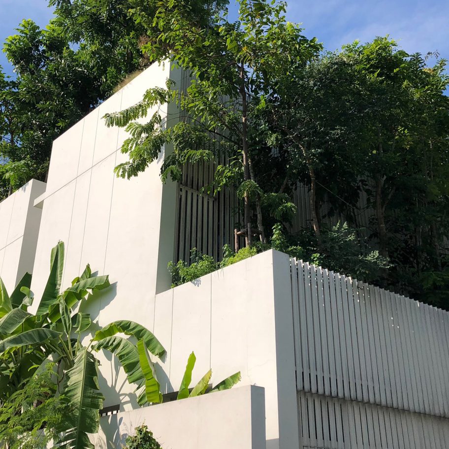 Louvres on the facade of the Forest House by Shma Company