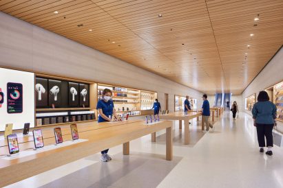 Apple Marina Bay Sands store in Singapore by Foster + Partners has a Genius Bar in an underwater tunnel
