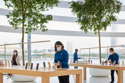 Apple Marina Bay Sands store in Singapore by Foster + Partners has 360-degree views