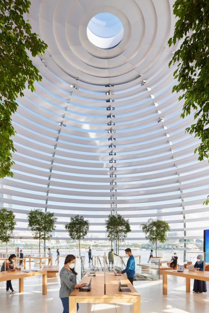 Apple Marina Bay Sands store in Singapore by Foster + Partners has an oculus inspired by the Pantheon