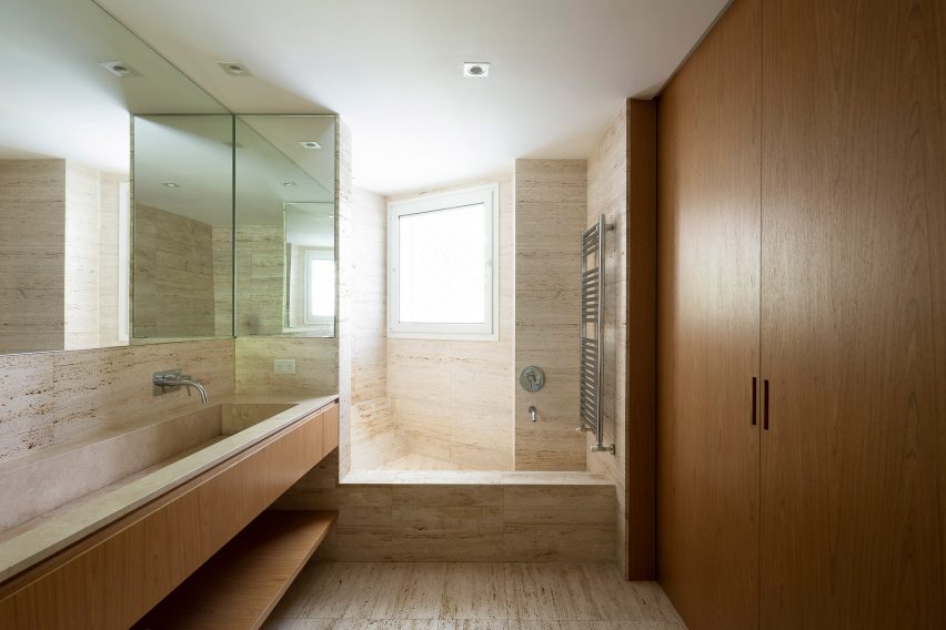 House in Barrio Parque by Torrado Arquitectos