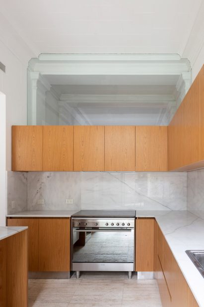 Kitchen in House in Barrio Parque by Torrado Arquitectos