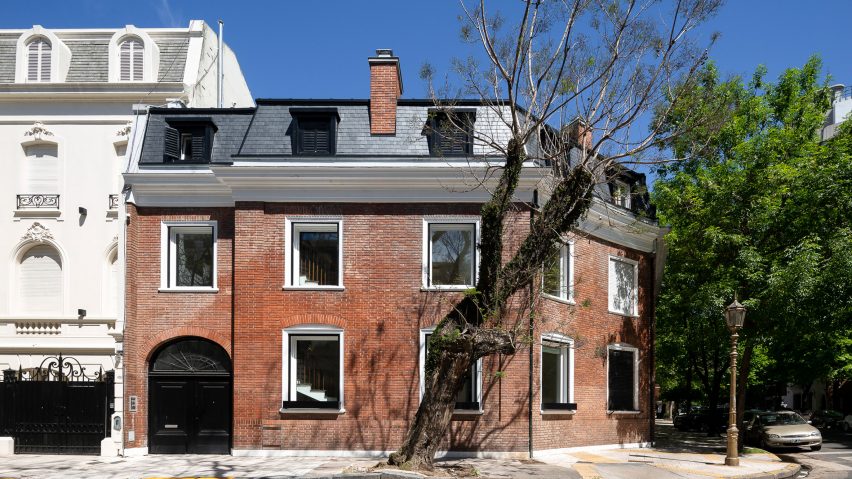 House in Barrio Parque by Torrado Arquitectos