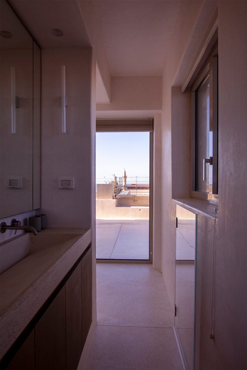 Jaffa Roofhouse by Gitai Architects