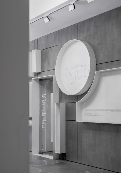 The entrance of KCC Office by KCC Design