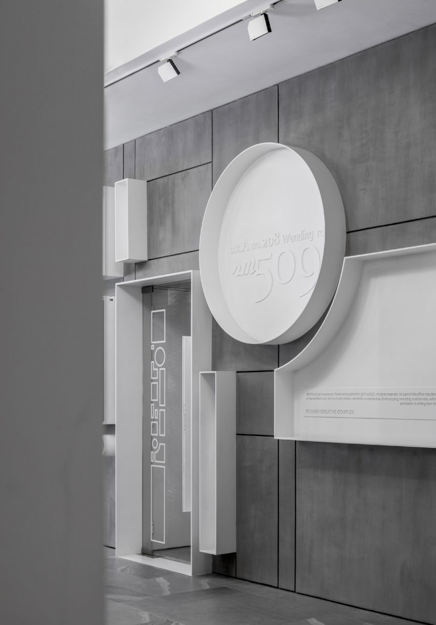 The entrance of KCC Office by KCC Design
