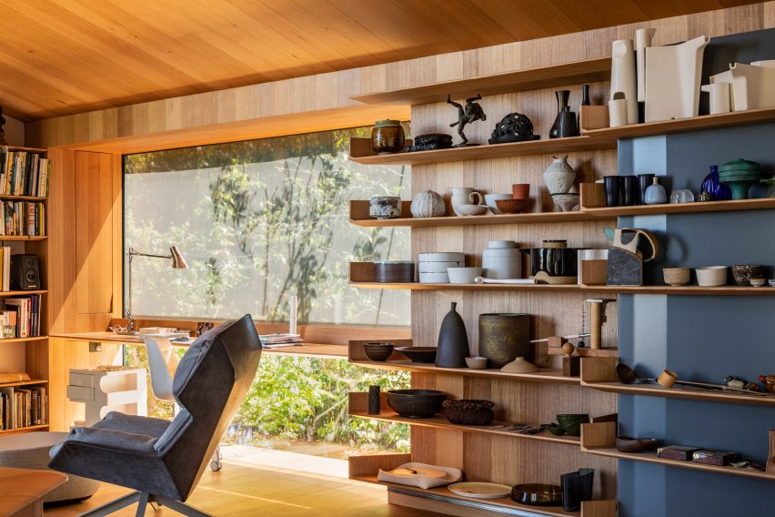 Sculptures displayed in study in Kew Residence by John Wardle Architects in Melbourne, Australia