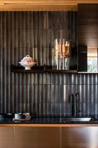 Kitchen splashback in Kew Residence by John Wardle Architects in Melbourne, Australia