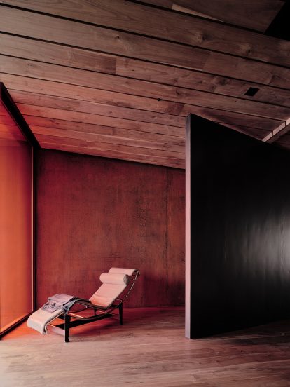 Seating nook bathed in light in Lookout House by Faulkner Architects