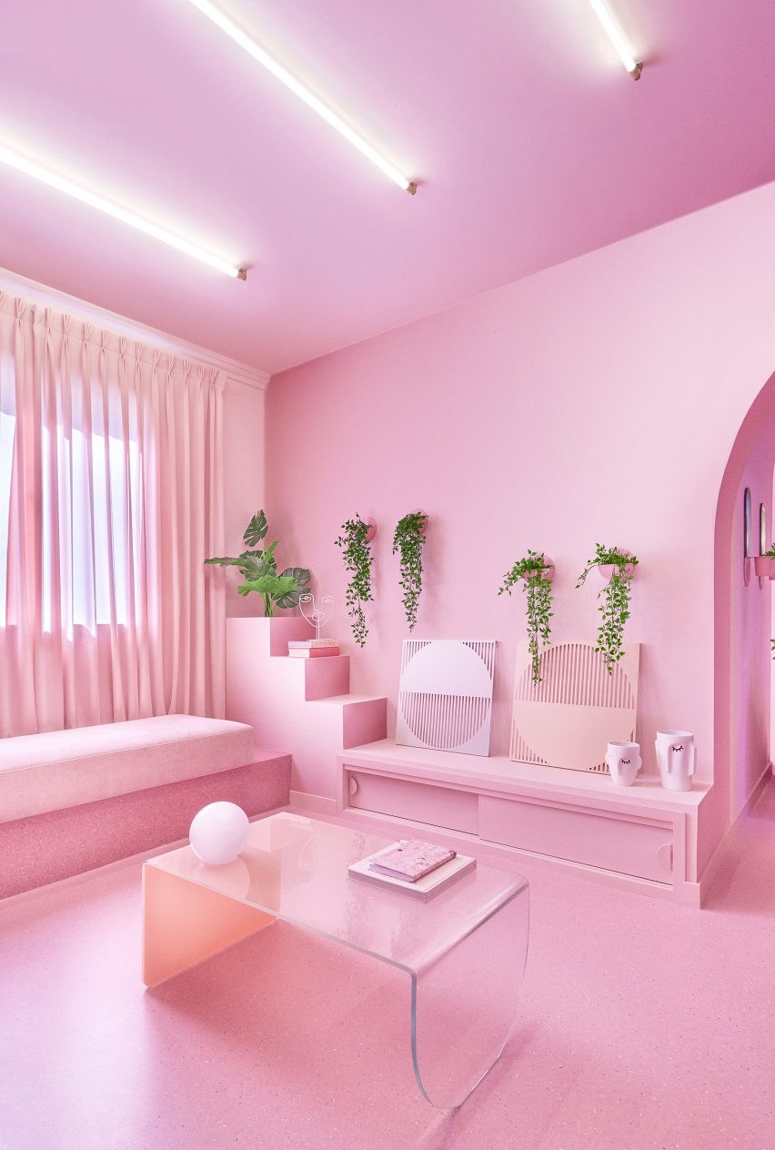 Living room of Minimal Fantasy, a pink apartment in Madrid