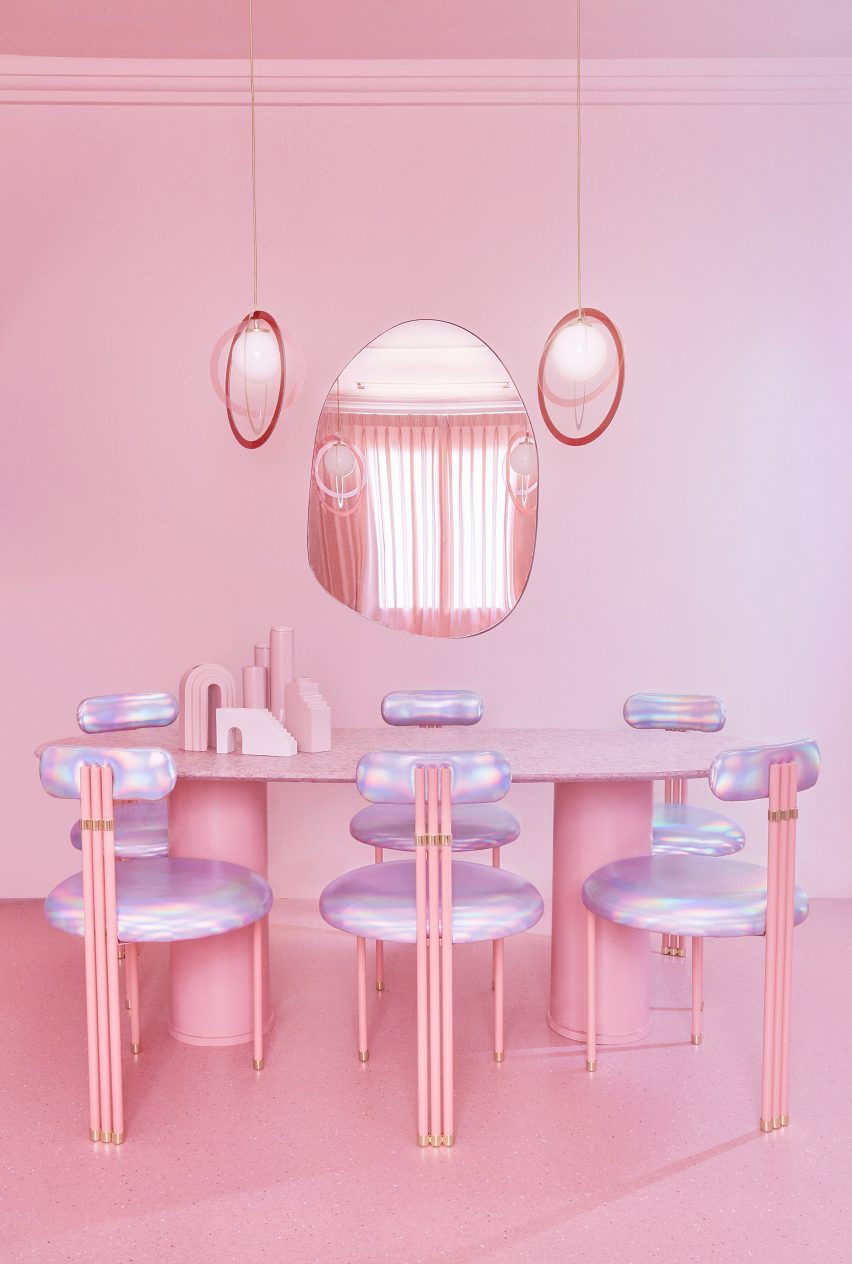 Dining room of Minimal Fantasy, a pink apartment in Madrid