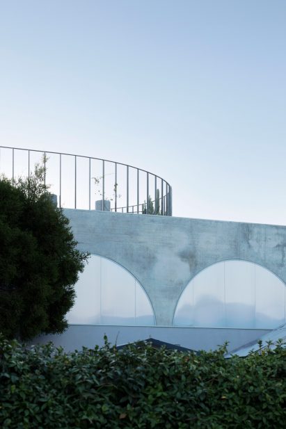 North Perth House by Nic Brunsdon features arched concrete panels