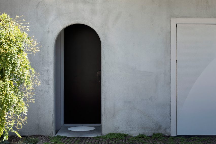 North Perth House by Nic Brunsdon features arched concrete panels