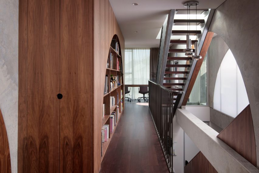 North Perth House by Nic Brunsdon features arched concrete panels