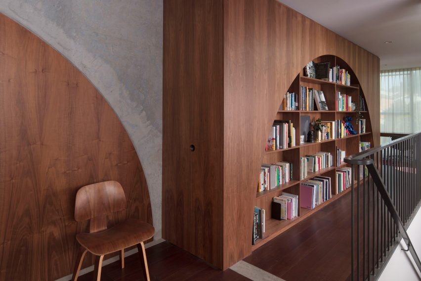 North Perth House by Nic Brunsdon features arched concrete panels