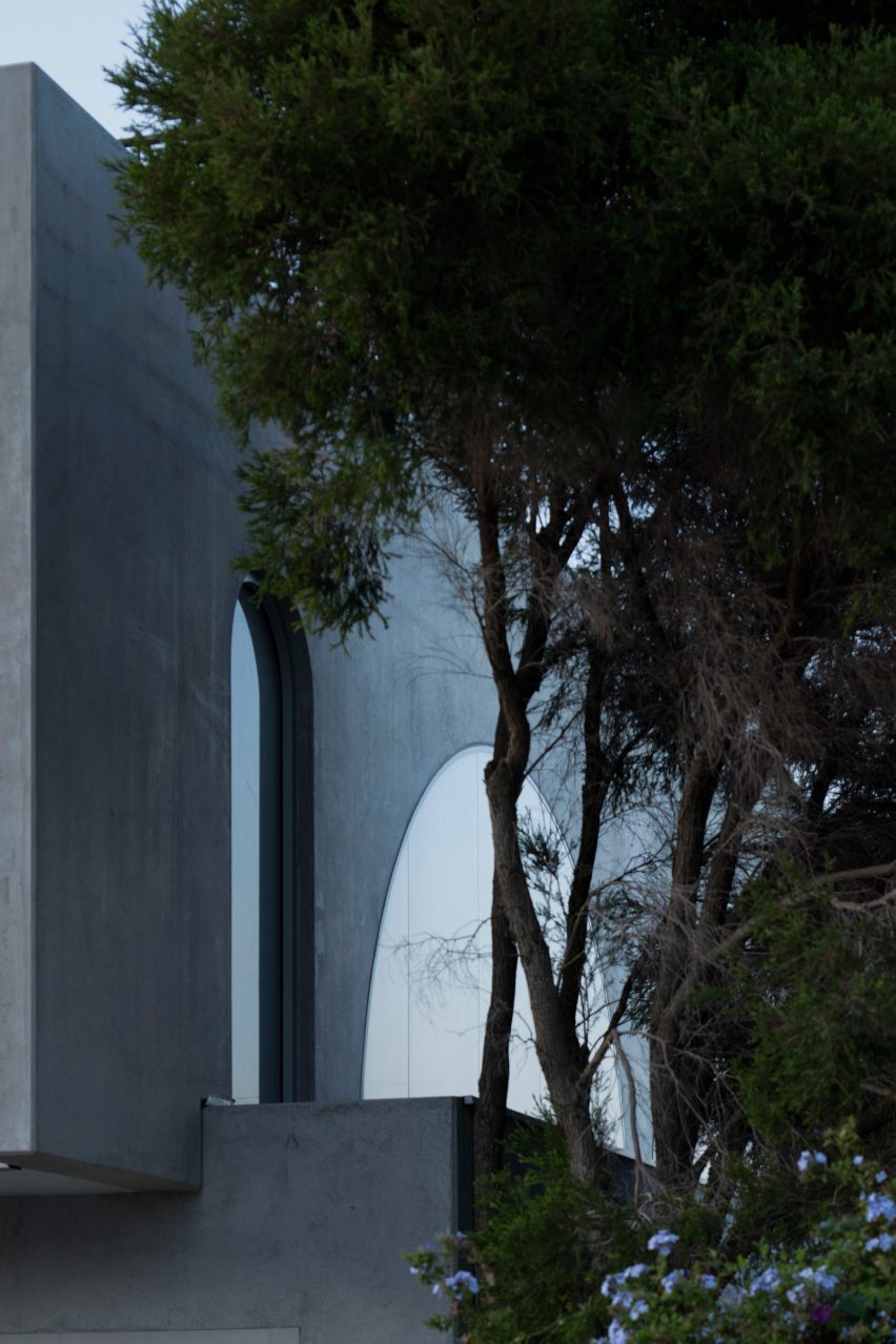 North Perth House by Nic Brunsdon features arched concrete panels