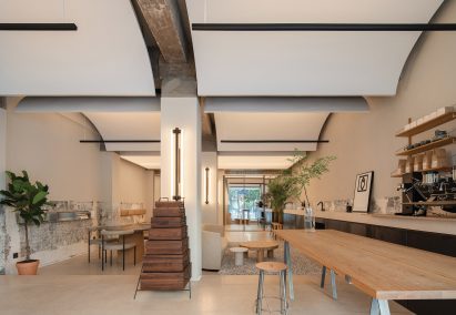 Shop O in Chengdu designed by Office AIO becomes a bar at night