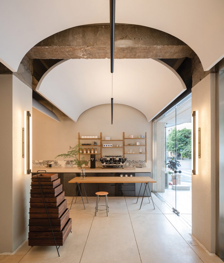 Shop O in Chengdu designed by Office AIO becomes a bar at night
