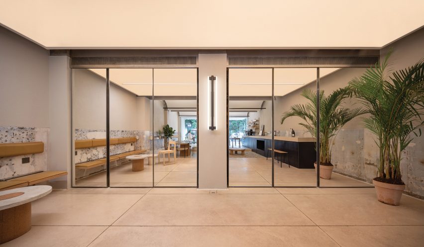 Shop O in Chengdu designed by Office AIO becomes a bar at night