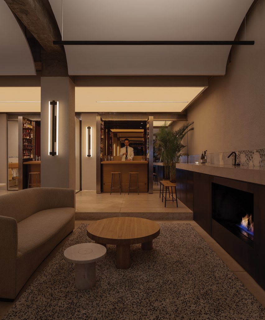 Shop O in Chengdu designed by Office AIO becomes a bar at night