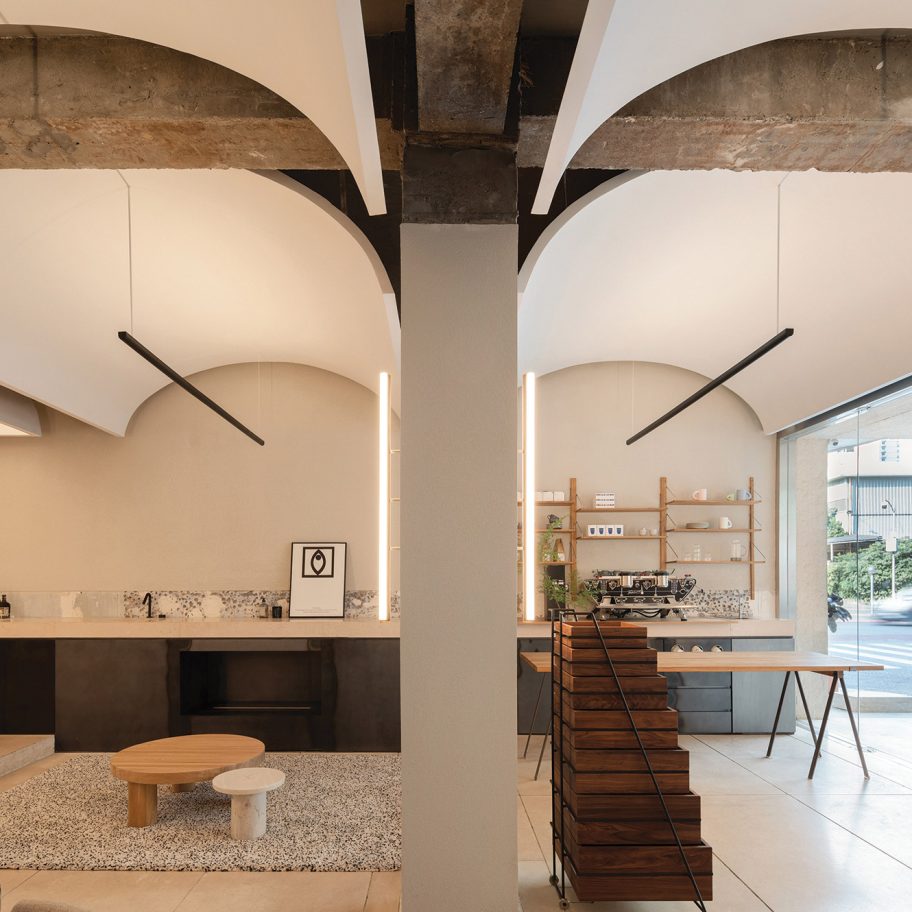 Shop O in Chengdu designed by Office AIO becomes a bar at night