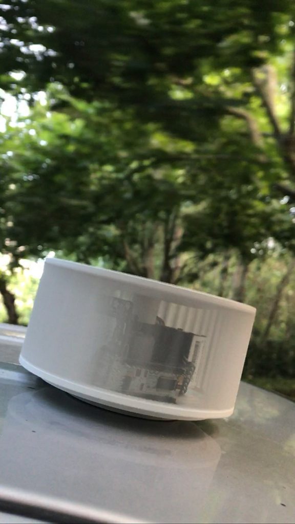 An air quality monitor is fixed to the top of a taxi cab