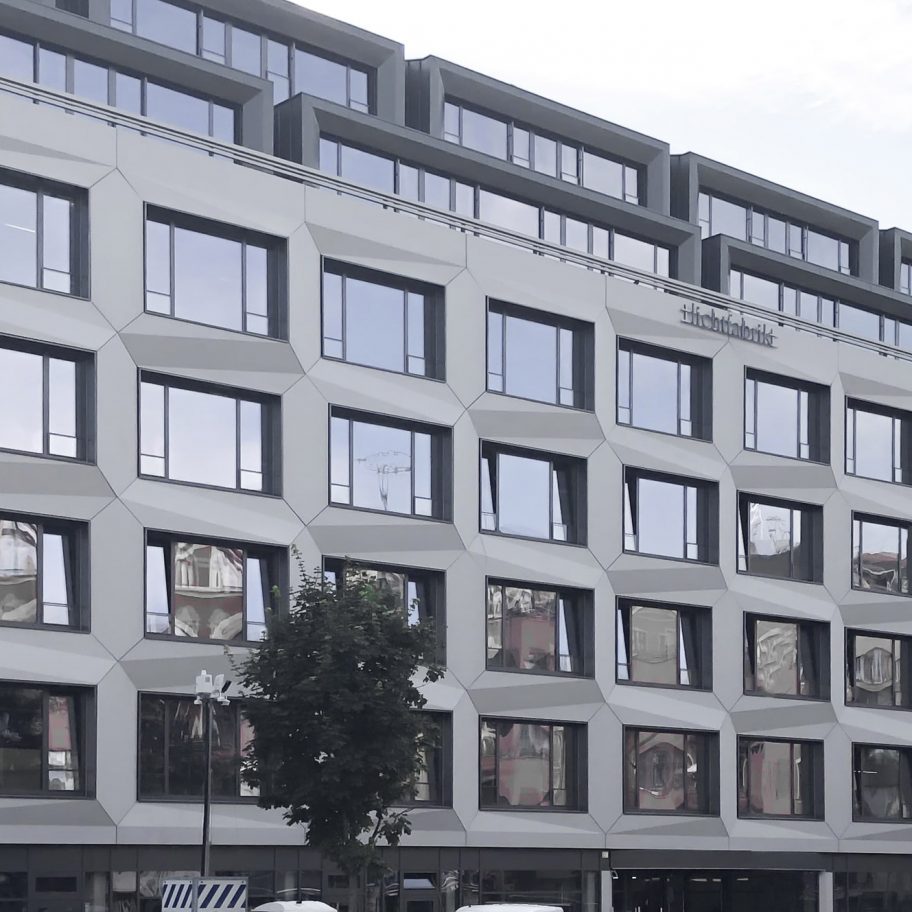 Lichtfabrik office block in Berlin is wrapped in formparts.fab 3D concrete cladding by Rieder