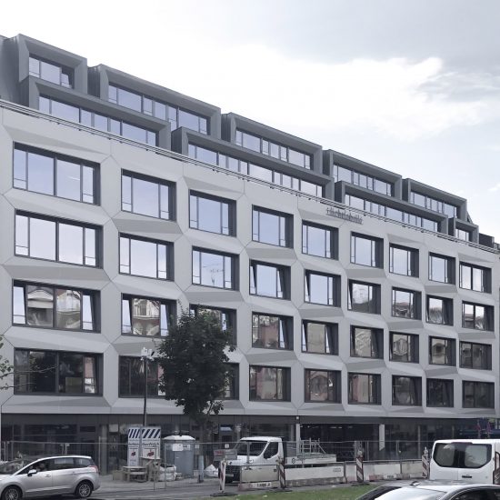 Lichtfabrik office block in Berlin is wrapped in formparts.fab 3D concrete cladding by Rieder